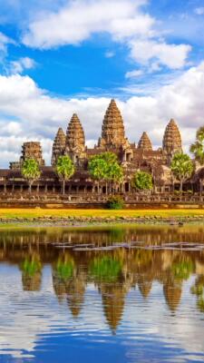 世界boss每周三都会刷新，大公会经常抢来抢去，一次没抢到真不算什么&mdash;&mdash;谁知道七星草突然出了个卧底！谁能料到这高级卧底还是盛唐派去的？两边一怒之下开战，殃及池鱼，刘川等人被硬生生地逼到了七星草阵营。刘川本不想卷入这场纠纷，毕竟小唐是他师弟，要是他帮七星草灭了盛唐的事情被小师弟知道了，他也不好做人啊！可盛唐的会长偏偏自己作死，非要追着刘川满地图跑，连续暗杀了刘川的队友好几次&hellip;&hellip;是可