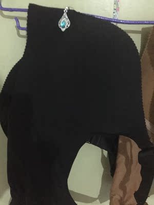 内衣挺好的，不褪色入手一黑一肤色，还送个两个颜色的排扣，棒