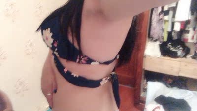 第二次来他们家买泳衣了&hellip;胖妹子的福利啊～我还是赶紧穿上外套吧～太胖了～