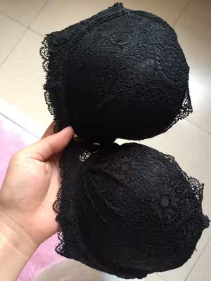 小胸穿上出现了乳沟，呵呵软软的内裤特别舒服，老公和以前不太一样，他说很性感