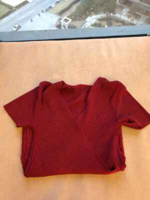 料子还不错，穿了还显身材，洗了不会褪色