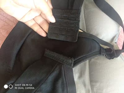 快递挺快的，收到货先试穿了下，大小合适，还有延长的带子，喂奶挺方便的，一下就开了，里面胸垫也是透气的，赞