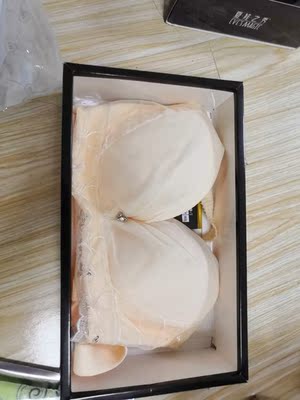 内衣很舒服，有点沉，很透气，特别喜欢。