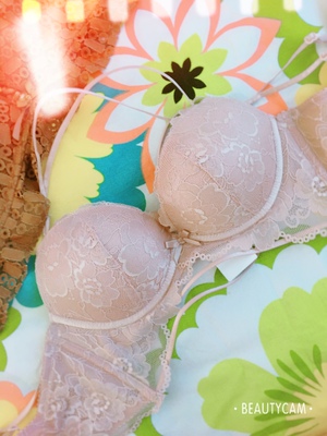 宝贝收到了，打开一看和实图一样，没有色差，而且穿起来也特别舒服😌隆胸效果也是极好的👌颜色很显白哦，非常满意！