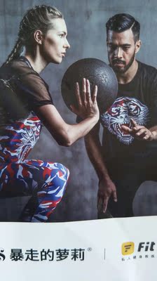 接二连三的买了好多件，这次萝莉的折扣非常棒，第一次半价买了五件，收到货以后看着质量不错，款式也经典，忍不住一买再买，买多了就没耐心一一试穿点评，所以复制粘贴了这个好评，大家看看就好。东西值得信赖！赞！希望自己能坚持下去，争取早日锻炼出好身体，穿出美美的衣服。