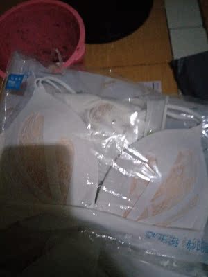 宝贝收到了，很漂亮，穿上挺好看的，也不勒，真心不错。