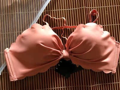 这款第二件了，上新的时候买了黑色，这次又追拍一件粉色，我平时基本都买黑白肤色，但因为看买家秀穿粉色太漂亮了，忍不住也入一件，质量一如既往的好，面料滑滑的，贴身穿舒服，双排扣的，就是送的三扣加长扣没什么用，总体还是很满意的，会继续回购。