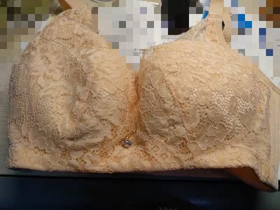 客服态度很好，穿着也合身，薄的，蕾丝的感觉不到扎，挺满意的！