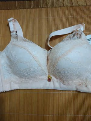 不好意思评价晚了，内衣还可以，颜色没色差，大小合适，还送加长扣，发货快。