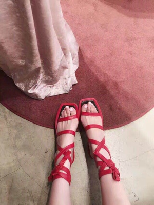 听说好评必须85字？不然没有积分？那么问题来了，怎么样才可以达到85字呢？这个问题在我的脑海里久久不去。马云爸爸怎么可以这样欺负我？不给我买冰阔洛也就算了，还让我一个二年级的小学生评论一定要写85字，哼！好过分啊，一定要记在小本本上！￣へ￣