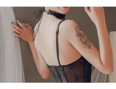 衣服很棒哦，带点欧美风，很凸显气质，收腰也不错，关键聚拢效果很好，特别好看，可以可爱，也可以很性感女王，超超超级喜欢，特意买来拍私房，最后的照片效果还是很满意的！