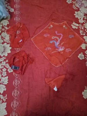 面料很好，穿上去很性感，感觉很合适，发货也快，