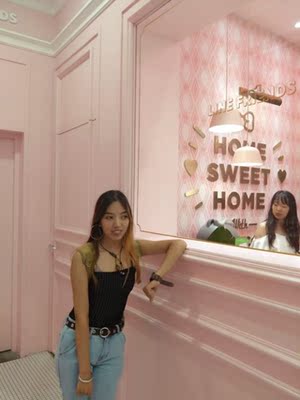 说实话我本来没有抱多大期望，但是收到货后我真的很喜欢，而且感觉质量也挺不错的，但是照片拍得不是很好，而且今天太忙了，所以套了条牛仔裤和凉鞋，但是Not bed，只是光线太暗了，但是我也懒得调了，很百搭，长裤短裤西装裤阔腿裤都可以，总之我还挺喜欢的，谢谢店家了。