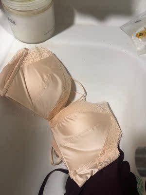 老顾客咯，第三次入手～ 还介绍了身边的朋友，没有钢圈很舒服，穿惯了她家内衣，现在都不在内衣店买啦～～ 必须全五星，过段时间还要再入手