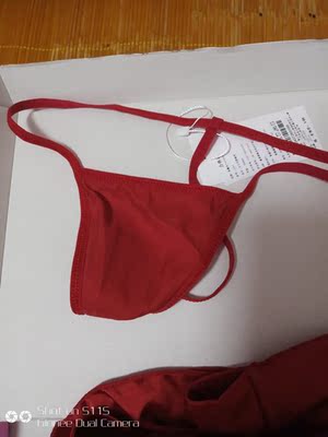 前天晚上一下单就发货了，昨天下午就到了。快递真的很给力啊！打开包装感觉店家很用心，包装精美，盒子都舍不得扔啊！衣服做工精细，还送了丁字裤😂。就是洗的时候会掉色。