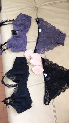 买的超薄胸罩收到了，试过了很合适，而且很柔软舒适，有非常有型，夏天穿着不闷，不勒，不难受，一直想买个薄款的胸罩到处找不到，今天终于如愿以偿了，真的非常感谢卖家，还送了小内裤和胸垫，大爱，5分好评！下次有需要还会来的，祝老板生意兴隆！这次购物太高兴了，所以写了这么多。