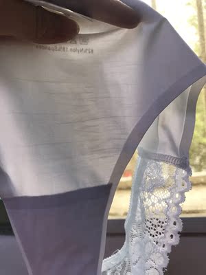 这条裤子是刷出来的吧。1.颜色 这个白属于那种很没档次的白,白的不正。 2.不知道是内裤布料的花纹还是怎么的 有很多横线 3.有勾丝。 不包邮的话,这性价比确实算低的了。健身穿紧身裤配着穿的。感觉真是卖家秀 买家秀。 这条裤子是刷出来的吧。1.颜色 这个白属于那种很没档次的白,白的不正。 2.不知道是内裤布料的花纹还是怎么的 有很多横线 3.有勾丝。 不包邮的话,这性价比确实算低的了。健身穿紧身裤配着穿的。感觉真是卖家秀 买家秀。