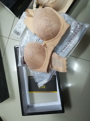 买了很多次了，现在内衣都是夏娃之秀的，趁着活动又安利了室友，合买了四件，很便宜，就是才发现原来包装改简单了，拿到包裹时都以为少发了，不过也不影响，还继续送了洗衣袋，等下次再给妈妈买，妈妈也很喜欢夏娃之秀。