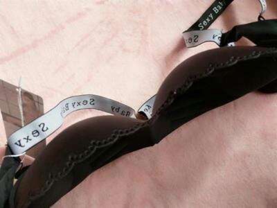 穿上就让人感觉爱不释手，同时也购买了好几家同款的，收到货我对比了一下，只有你家的内衣我觉得超值，面料弹性非常好， 洗过了也不会褪色，变形什么的更不用担心了，穿身上非常贴身很舒服也不嘞 一眼就相中果然没让人失望，内衣也没有别的味道。尺码也标准的，平时穿的尺码拍下的，真的是特别好看，没想到这么便宜呐，面料也不错很舒服，物流也特别快