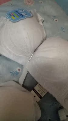 内衣收到了，包装完好无损，穿着舒服，不勒，又薄比想象中的好。喜欢买二还送内裤，加长扣棒棒哒