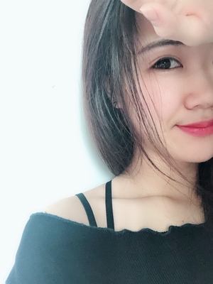 穿一字肩的衣服很搭配，也很舒服，不走位，希望多出几款好的，客服很好很好