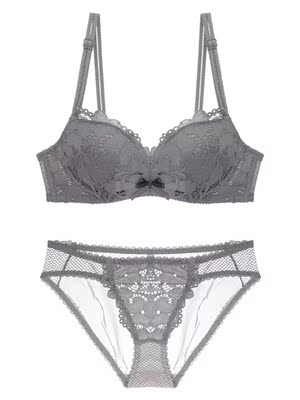 给女朋友买的,她很喜欢,穿上也很性感漂亮 给女朋友买的,她很喜欢,穿上也很性感漂亮