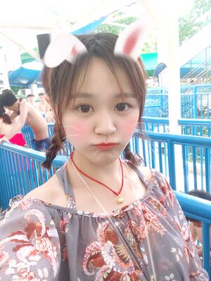 宝贝收到了，试穿了一下，本人特别喜欢，穿着舒服，遮肉，是我喜欢的样子客服推荐的尺码很正，合适，穿上不露小嘟嘟，质量不错，效果很满意，我觉得这个颜色很显皮肤白，拍照效果搭的很亮，太喜欢了这款，好看而且不露，雪纺很容易就干了