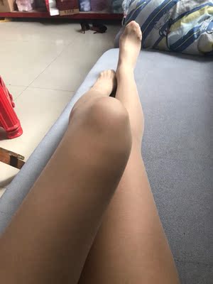 够薄 摸着也舒服 忽略我的小黑腿 😄😁 够薄 摸着也舒服 忽略我的小黑腿 😄😁