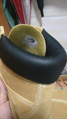 鞋子挺好的,跟图一模一样。比较怕鞋帮那块黑皮开裂,因为我之前买的耳机的皮跟这个一样的,用了一年多皮开裂了,这个穿鞋子的时候会用力蹭到,怕这个顶不了多久,希望耐穿。每次确定收货后,偶都会默认好评接着把星星填满,偶觉得这是个好习惯,每当看到:亲,您的评价对别的买家有很大帮助时,偶就发誓一定要做个好评专业户去好好帮助别的买家。马云大叔都说了,给好评的买家都是好买家哈。老板,临走之前再悄悄告诉你一个小秘密,偶已经把你的店铺收藏起来啦!如果别的买家因此而找不到,你可不要怪我哟……。 鞋子挺好的,跟图一模一样。比较怕鞋帮那块黑皮开裂,因为我之前买的耳机的皮跟这个一样的,用了一年多皮开裂了,这个穿鞋子的时候会用力蹭到,怕这个顶不了多久,希望耐穿。每次确定收货后,偶都会默认好评接着把星星填满,偶觉得这是个好习惯,每当看到:亲,您的评价对别的买家有很大帮助时,偶就发誓一定要做个好评专业户去好好帮助别的买家。马云大叔都说了,给好评的买家都是好买家哈。老板,临走之前再悄悄告诉你一个小秘密,偶已经把你的店铺收藏起来啦!如果别的买家因此而找不到,你可不要怪我哟……。