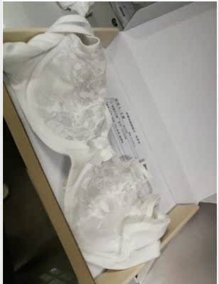 这款虽然有钢圈但是穿着不会感觉到勒人，超薄的面料还是蛮舒适的 大胸能显小很多