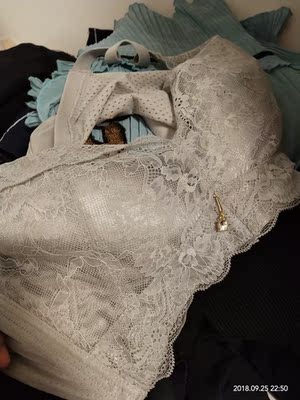 无钢圈的，穿起来还算是挺舒服的，针对副乳不是很厚的人还是挺不错的！