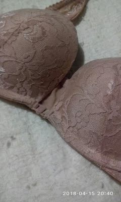 内衣到了都穿了洗了一回了 没时间评论 内衣倒是挺好看的 但是质量一般 那个罩杯边边会起毛的 而且杯罩有点偏小额 大家买的话可以参考下 而且我觉得价格也贵很多 我同时还买了另外一家的内衣 便宜多了比这个质量好多了 这个六十三的确贵了 三十到四十一块之间差不多就可以买 本来想退的 结果已经穿过了 大家看着买吧 内衣到了都穿了洗了一回了 没时间评论 内衣倒是挺好看的 但是质量一般 那个罩杯边边会起毛的 而且杯罩有点偏小额 大家买的话可以参考下 而且我觉得价格也贵很多 我同时还买了另外一家的内衣 便宜多了比这个质量好多了 这个六十三的确贵了 三十到四十一块之间差不多就可以买 本来想退的 结果已经穿过了 大家看着买吧