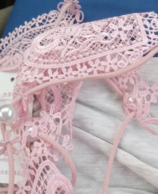 款式很好。就是质量不怎么样。还有上面特别脏。好像被人玩过。和客服沟通。不能退货。也不给个合理的解决方案。很令人失望  专门拍了照片中间带珠子的地方特别脏。客服说是做的时候弄脏的。请问这么脏还能买吗？