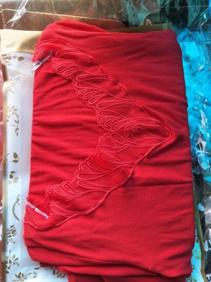 很喜欢，质量也很不错，送给妈妈的礼物，妈妈说颜色很正