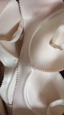 快递好快，本来以为还得等几天呢！帮同事买的，同事说了他家的内衣穿着舒服，质量还不错，就是她习惯定期换新的，这么便宜经常穿新内衣感觉真好啊！也不用怕太贵，或者舍不得扔掉🤓🤓🤓🤓会一直光顾的哦！！