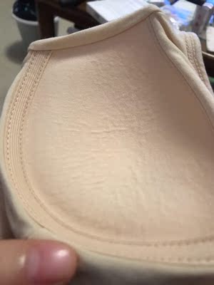 真是特别好的一款内衣，没钢圈的果然很舒服，妥妥的五颗心。店家包装真的挺用心，硬纸盒包装的一点都没有压皱，值得回购！不得不说店家服务真的很用心，客服推荐的尺码很合适，女性夏天必备品，穿了一天了、很舒适、感觉自己没穿内衣一样、不勒、完美贴身质量超赞的、透气性很好、面料柔软舒适、物廉价美、!超级好的一款!很满意、五星好评.....