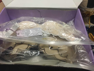 款式都炒鸡好看，双十二物流也很快，价格也很美丽，唯一不足的就是内衣有点偏厚