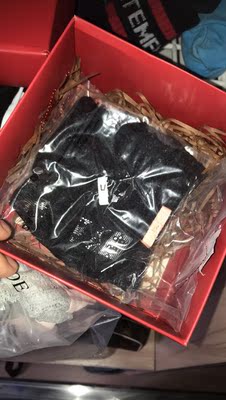 内裤面料手感还不错，包装也很高大上，就是担心不耐穿，希望这么顾虑是多余的，价格贵运费还得自己付12比别家价格都高