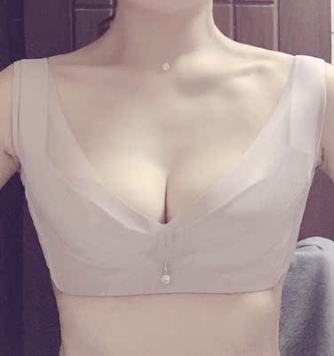 颜色和质量都很好，穿着舒服无压迫感，聚拢效果很好