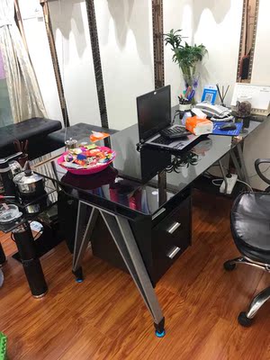 质量款式都完全没得说的,对于小白来说安装有点费劲,三个人用两小时才装完,装完之后成就感满满啊,真不容易,看在质量上也值得了,卖家售前售后态度都很好,不过强烈建议卖家真的要换一家物流公司了,速度超级慢,大件物品居然不帮忙送到家,让我们自己去拿,关键是他明明还有送货的板车… 质量款式都完全没得说的,对于小白来说安装有点费劲,三个人用两小时才装完,装完之后成就感满满啊,真不容易,看在质量上也值得了,卖家售前售后态度都很好,不过强烈建议卖家真的要换一家物流公司了,速度超级慢,大件物品居然不帮忙送到家,让我们自己去拿,关键是他明明还有送货的板车…