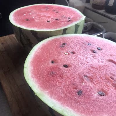 妥妥穿着很好看。喜欢。160 106斤 穿M码很合身