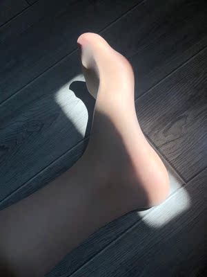 足尖轻微加固，但是几乎看不出，很美观