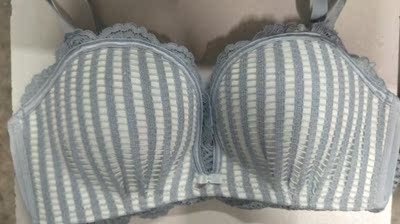 物流挺快的 码数很准 大小合适 料子摸起来很舒服 关键是很好看 物流挺快的 码数很准 大小合适 料子摸起来很舒服 关键是很好看