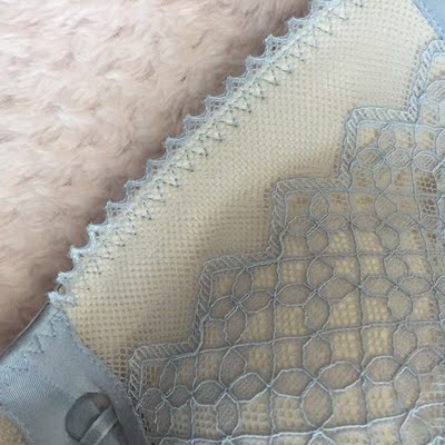 帮姐姐买的，她说很好，C杯是薄的，也很聚拢！哺乳过两个小孩，胸下垂，这个是软钢圈上托的好，这个颜色我给她选的也很喜欢！下次入一个肤色