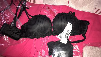 反正我成天在他家买内衣  爱的无法自拔的那种