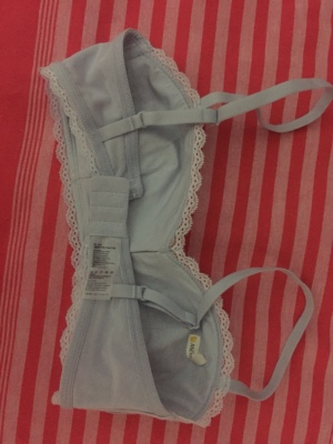 真的是很好的卖家了，我之前看中的款式不适合我，卖家很爽快的就调换了，新到的这一款真的特别舒服，莫代尔面料手感柔软，我说过我以后都要在你家买内衣吗？如果说过了就再说一遍！