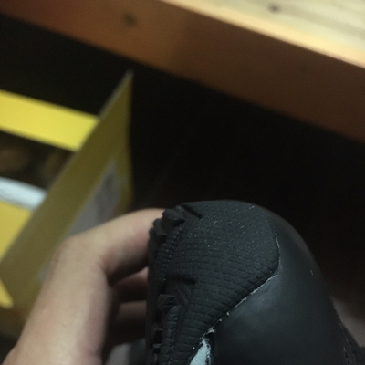 还行吧，两双中一双比较差，给换了，态度也可以