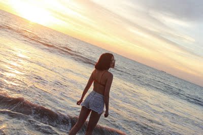 颜色很好    唯独就是裤子有点露    不敢穿