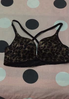 试穿了一下，特别舒服，最近长肉，家里内衣没一个舒服的！所以果断回购了一个，有需要的亲可以放心购买！