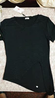 别人评论是真是假是托，我不知道？但是我不是卖家的托，这衣服质量好看得到穿上也很舒服，跟图片一样的。给五星好评